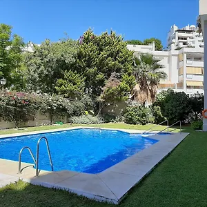 Lola Y Manuela En Primera Línea Playa Carihuela Con Excelente Terraza-jardin De 80 M2 Frente Al Mar Con Aparcamiento Privado Ideal Descansar Oyendo Olas Del Mar Apartamento